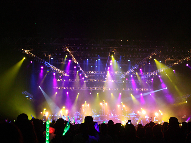 What are the professional configurations of stage lighting performances?